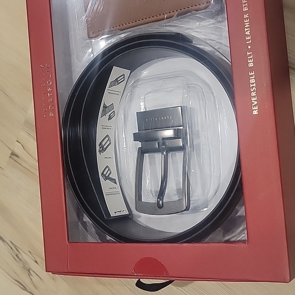 NEW! PERRY ELLIS Men's Reversible Leather Belt & Wallet 2pc Gift Set Medium. - Picture 2 of 5